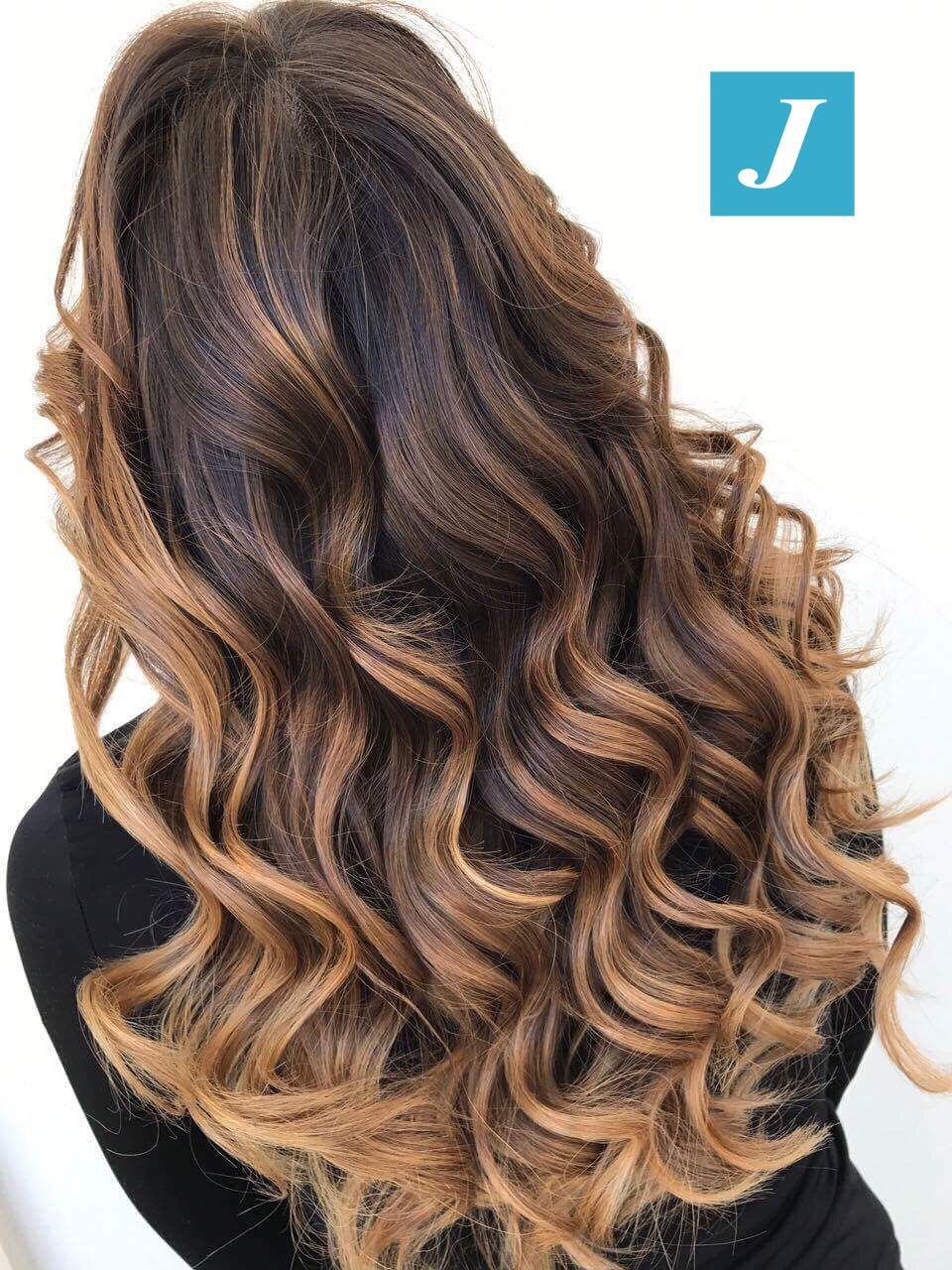 Мелирование на тёмные кудрявые волосы