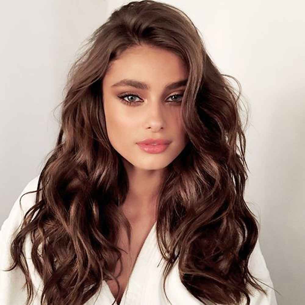 Тейлор Хилл цвет волос