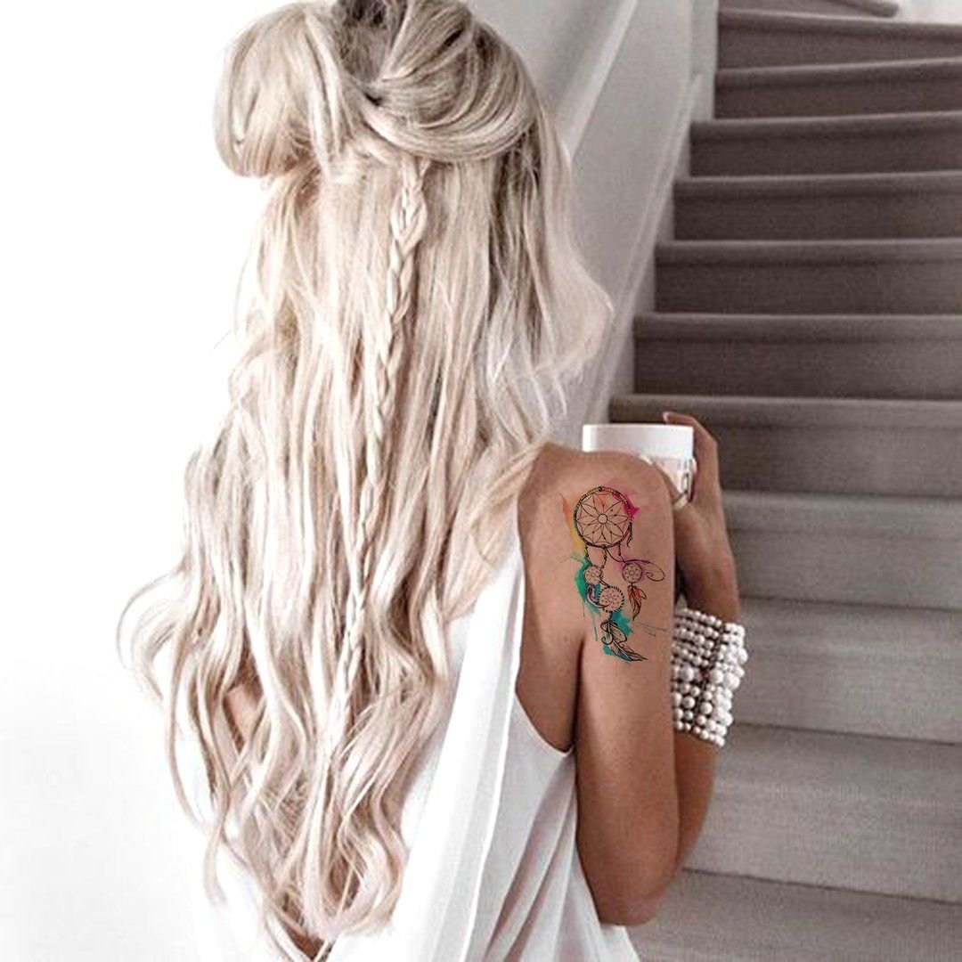 Девушка с длинным хвостом