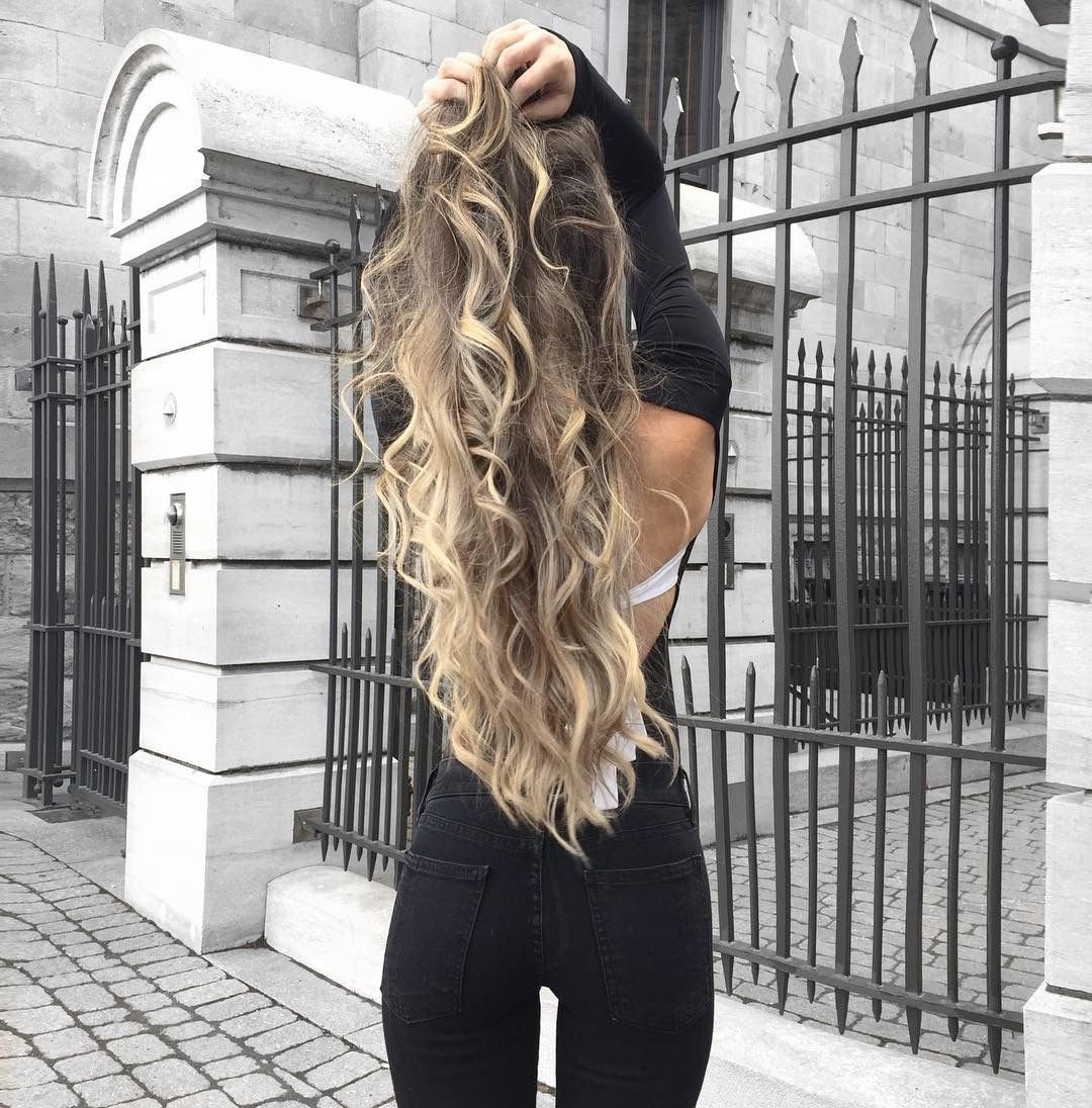 Блондинка с хвостом