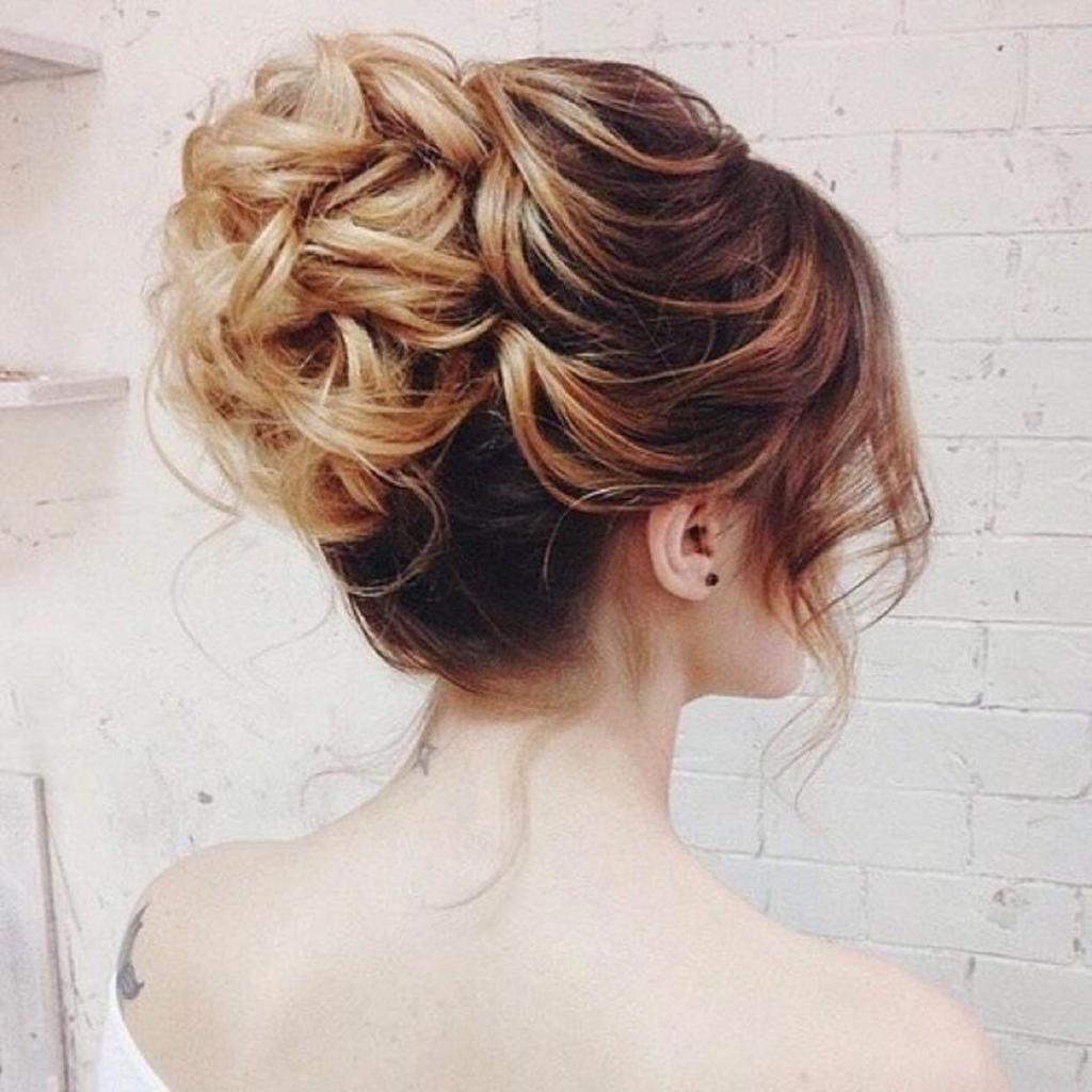 Высокая прическа на волосы до плеч