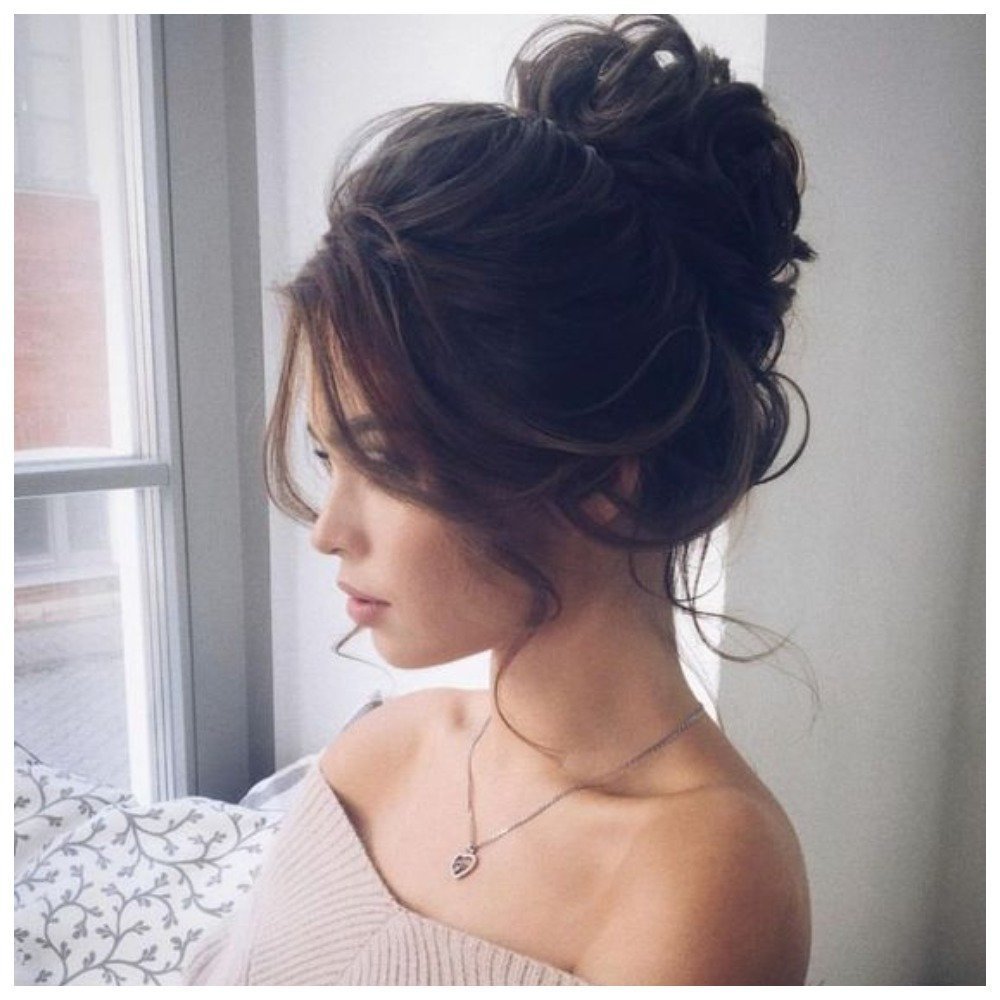 Прическа высокий пучок с челкой