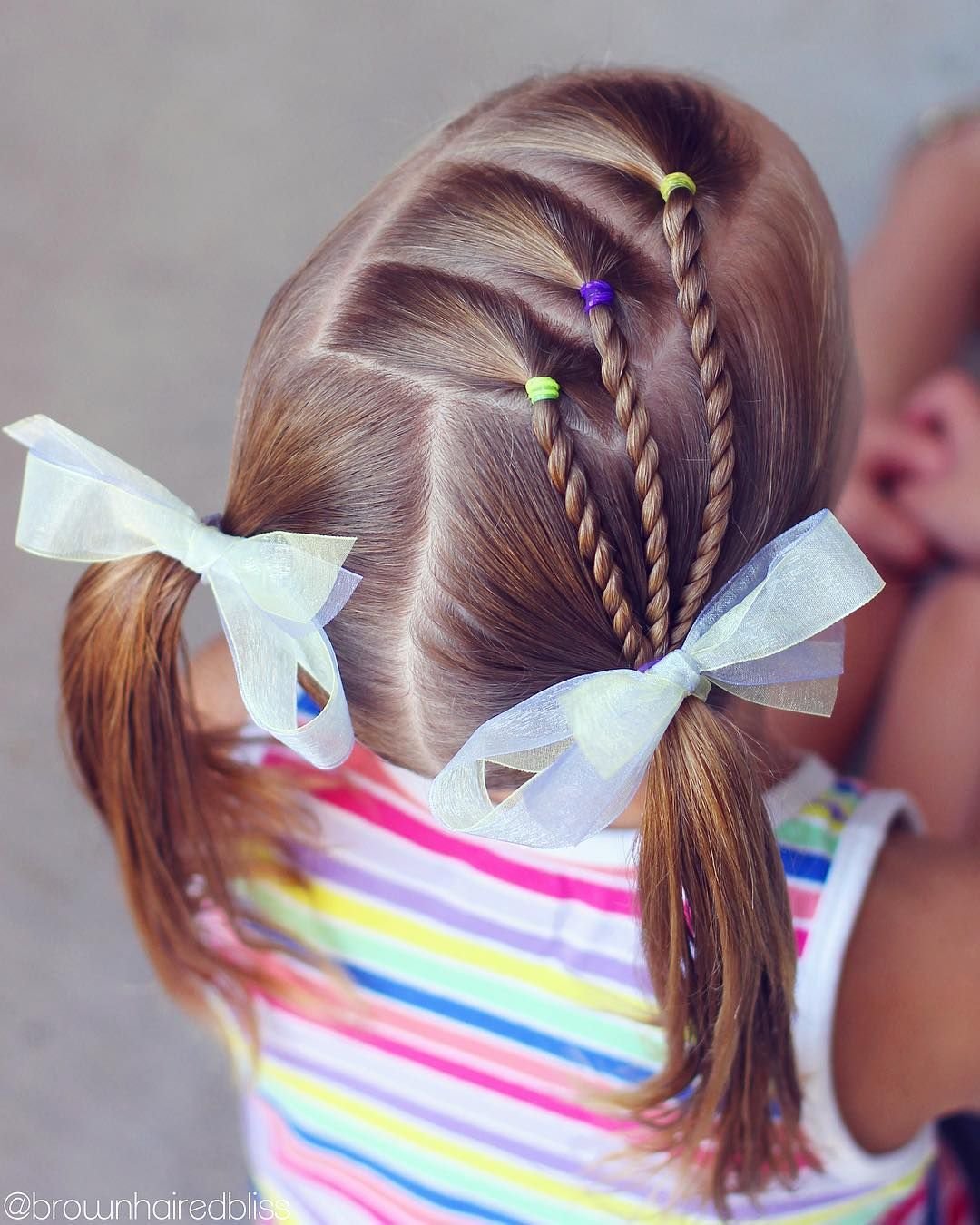 Детская прическа с бантом