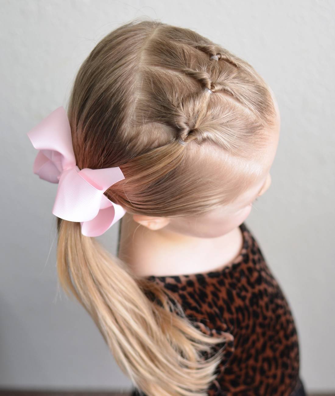 Детская прическа с хвостиками