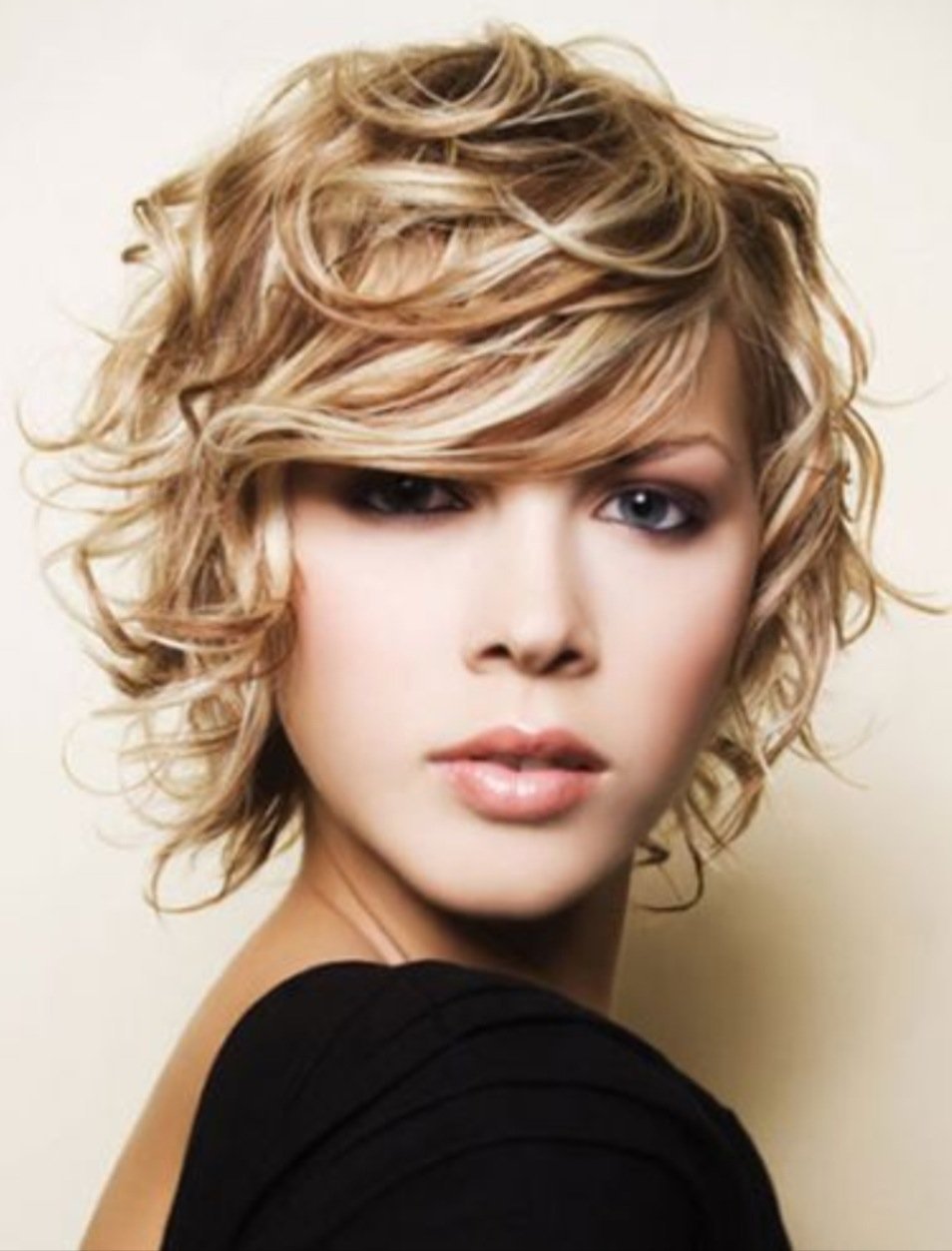 Мелирование на короткие кудрявые волосы