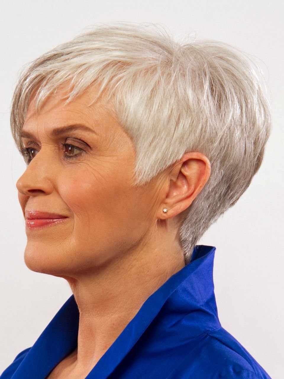 Стрижка Гарсон Пикси на короткие волосы для женщин после 50