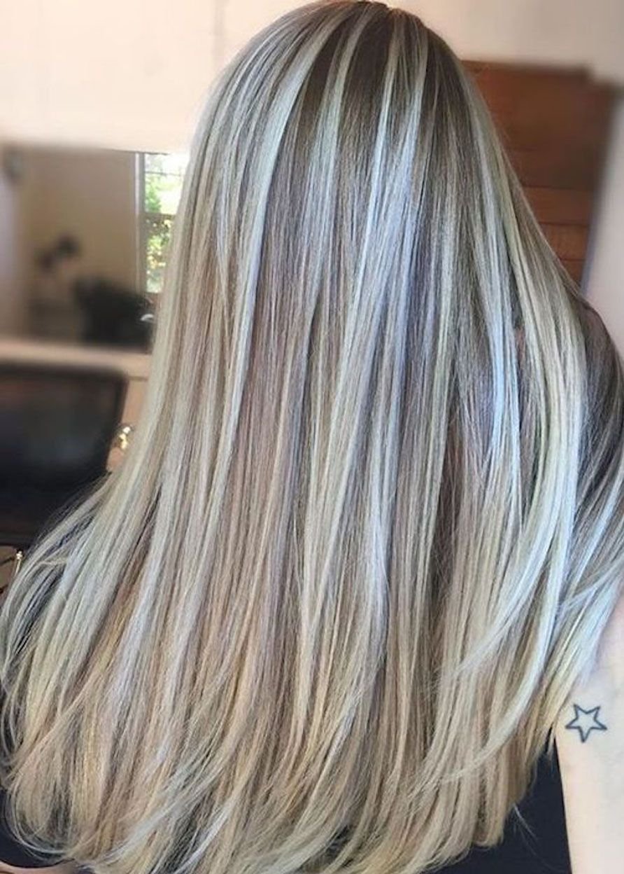 Мелирование на белые волосы темными прядями