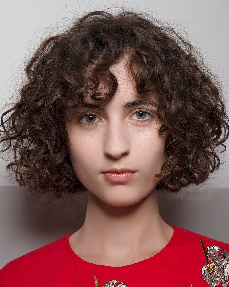Curly Bob модель