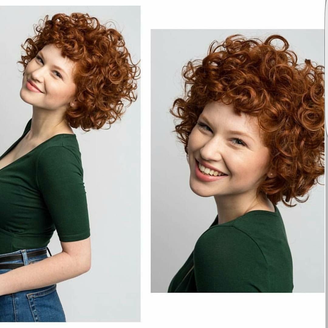 Рыжая кудрявая прическа