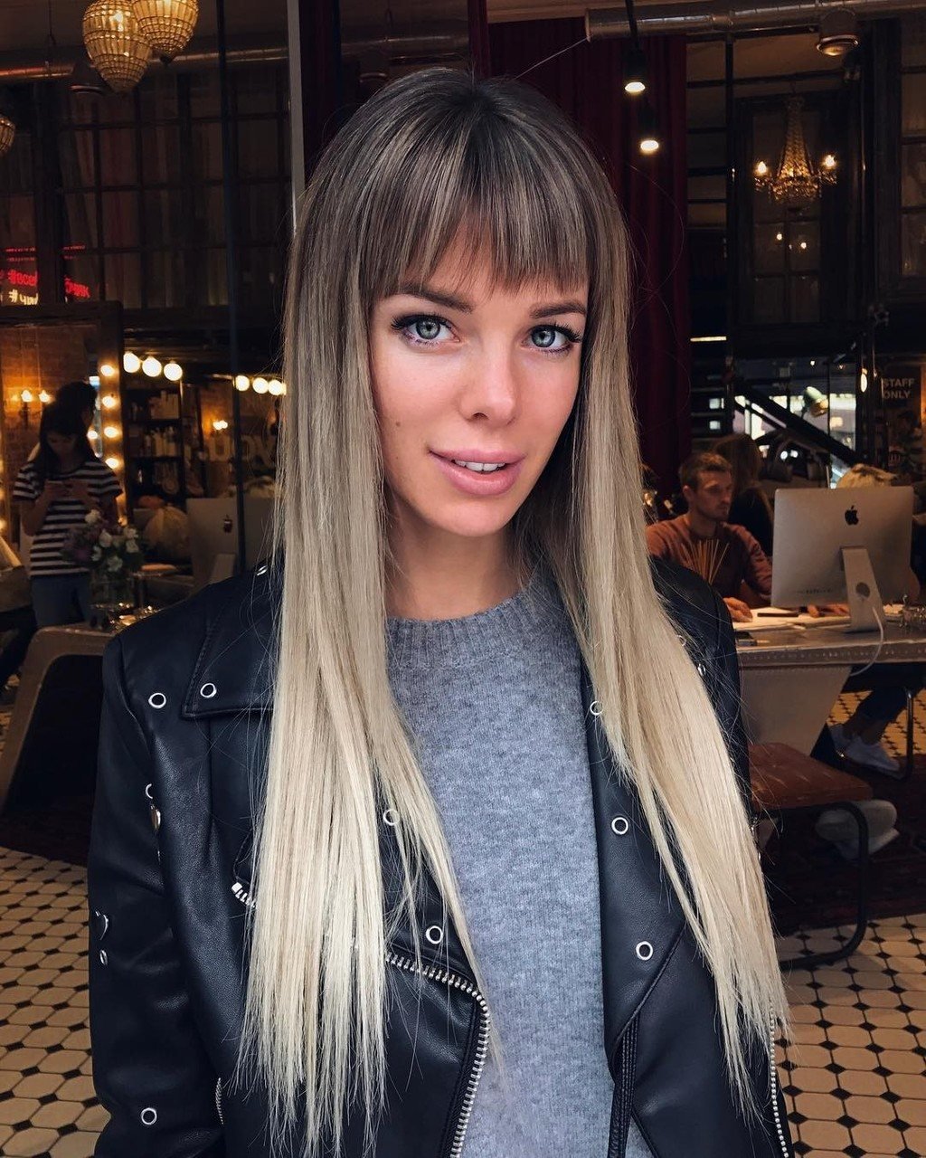 Светлые волосы с челкой