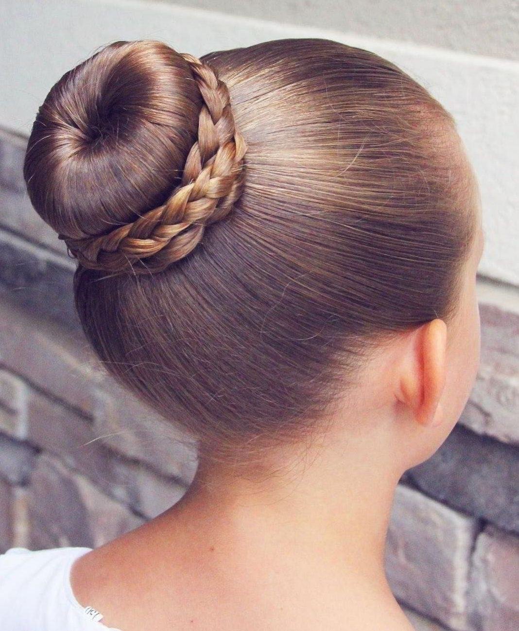 Утренник прическа с лентами