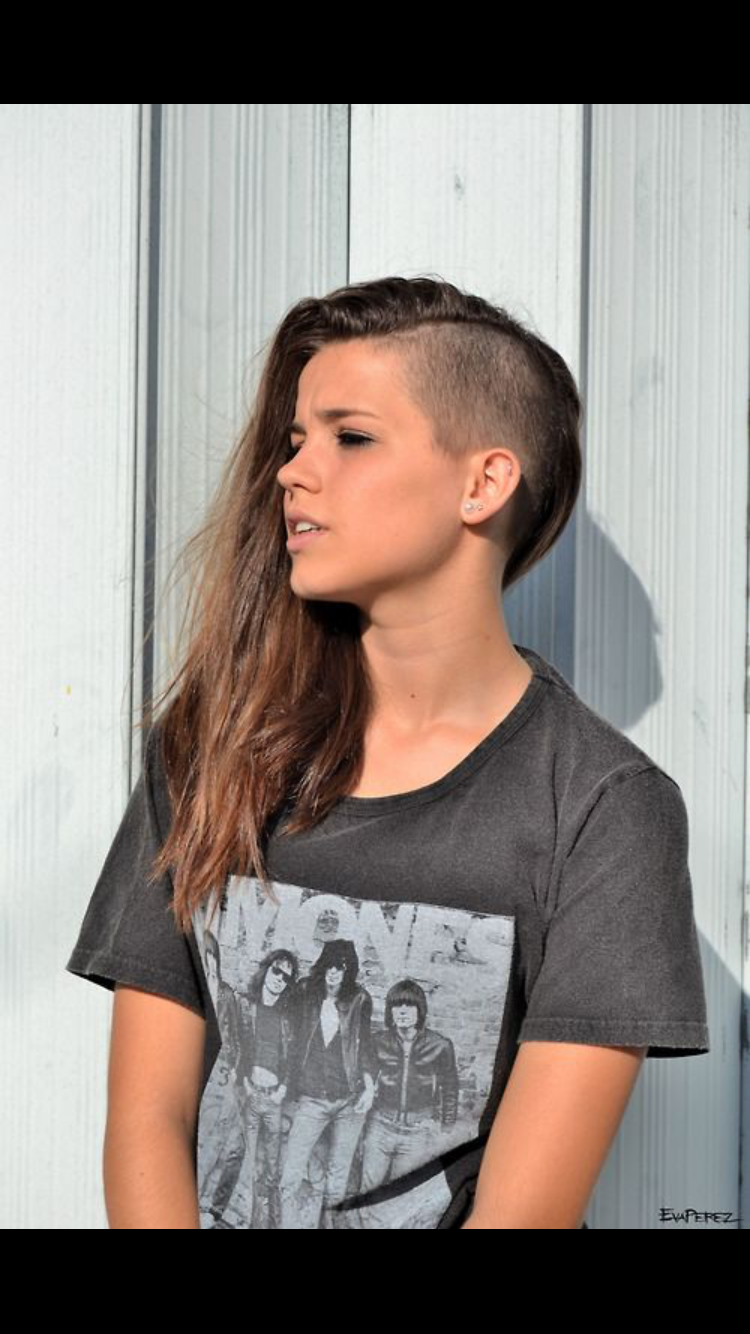 Шер Ллойд с выбритым виском