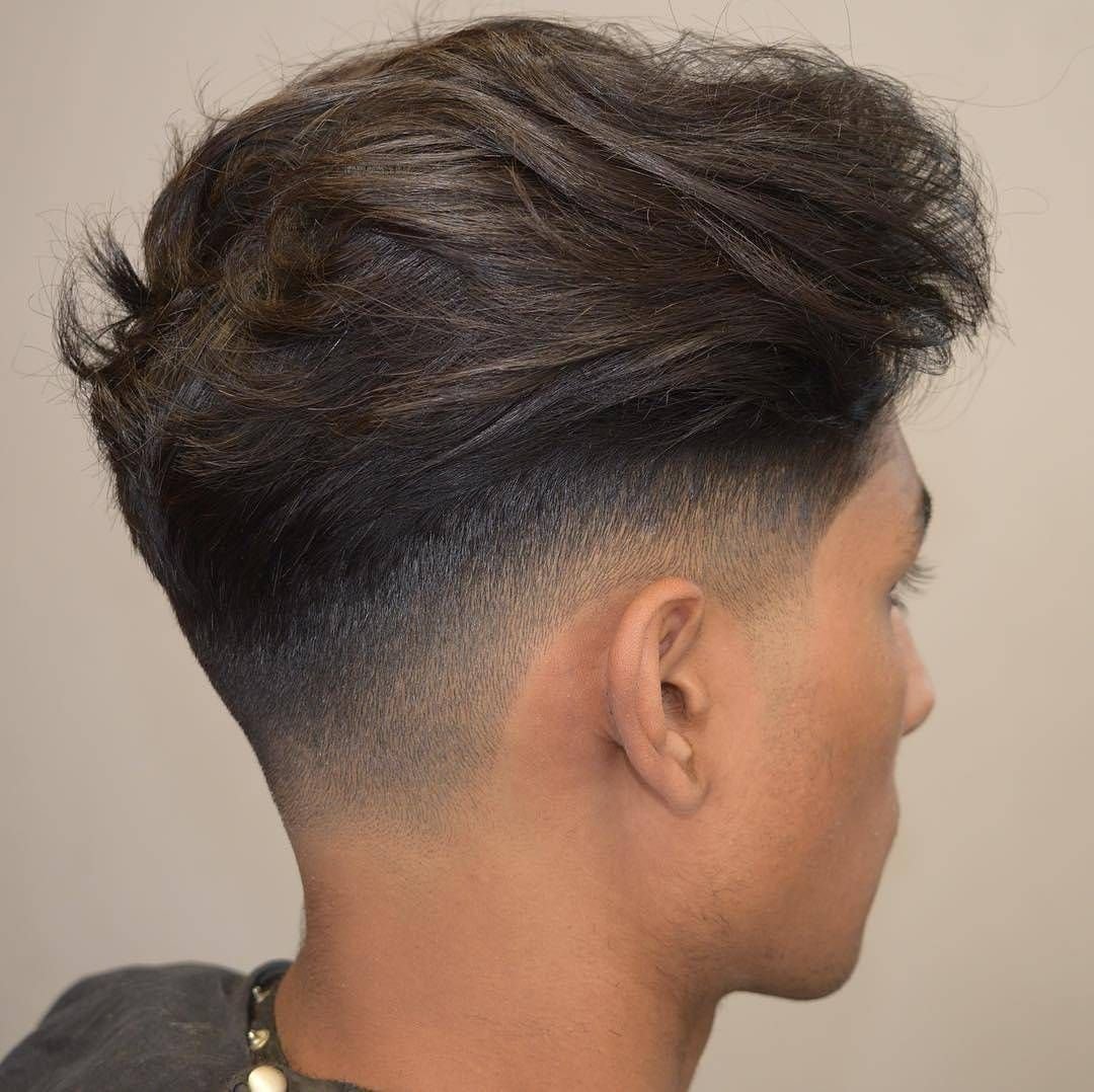 Девушки с выбритыми висками и затылком