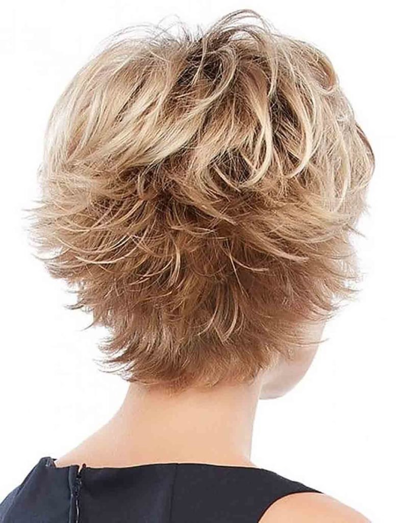 Стрижка с взъерошенным затылком