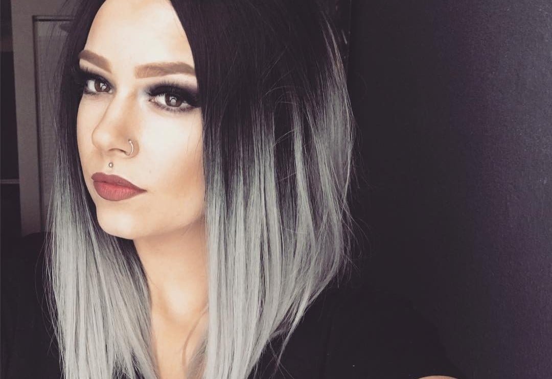 Синие кончики на темных волосах