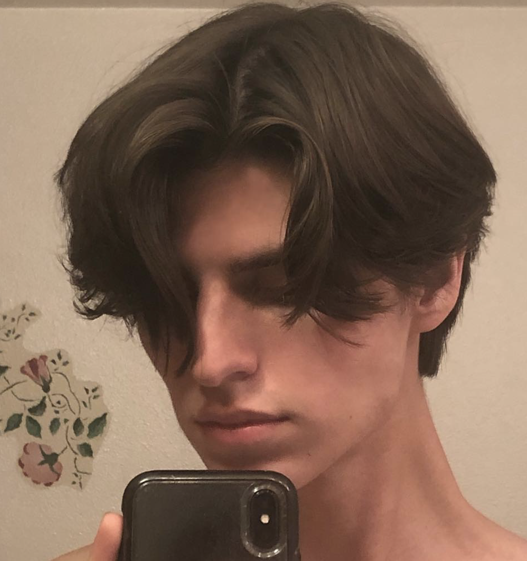 Парни с волосами до ушей