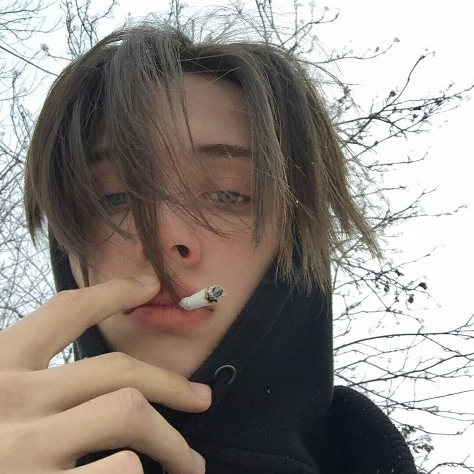 Топовые парни с сигаретой