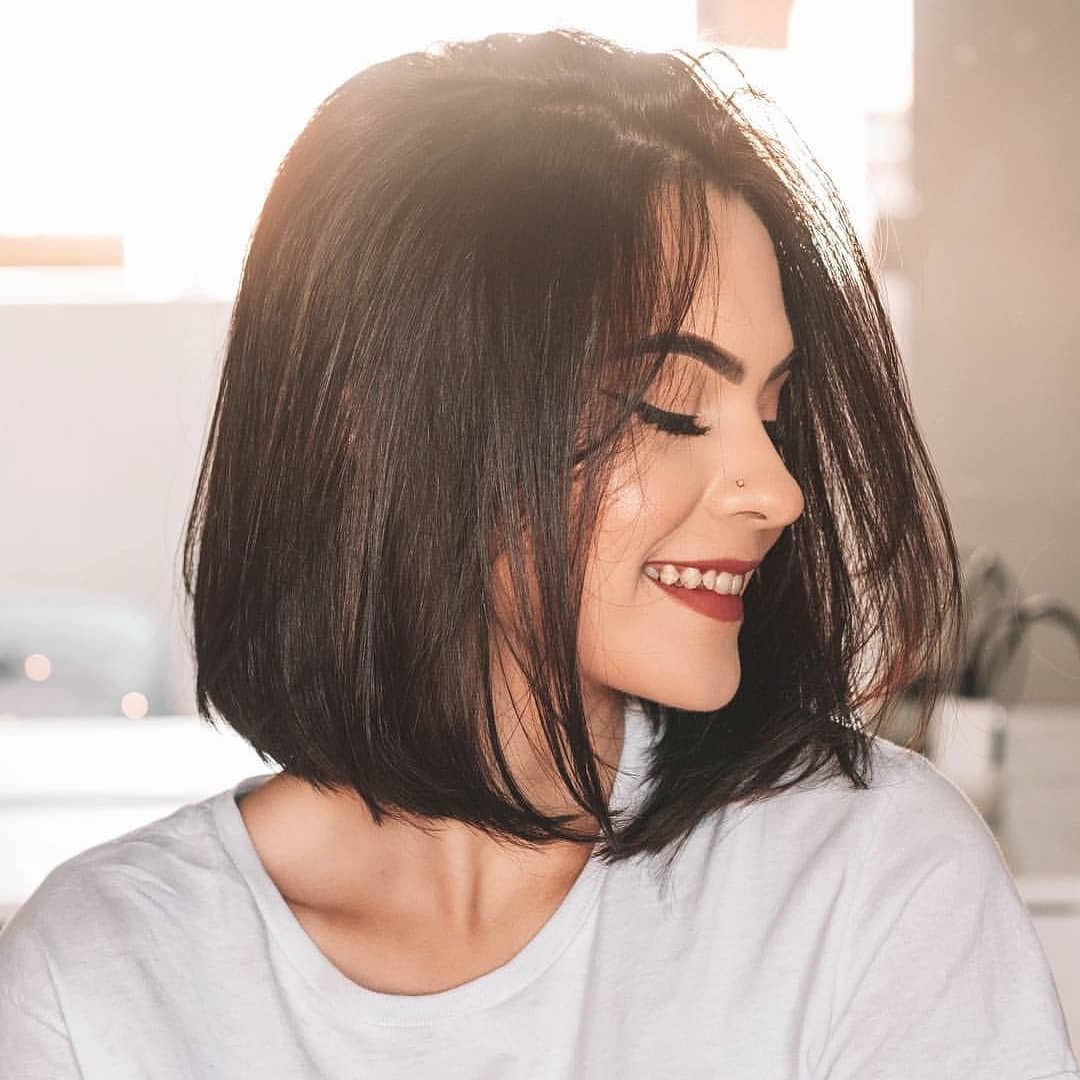 Стрижка Боб-каре на длинные волосы с чёлкой вид сзади