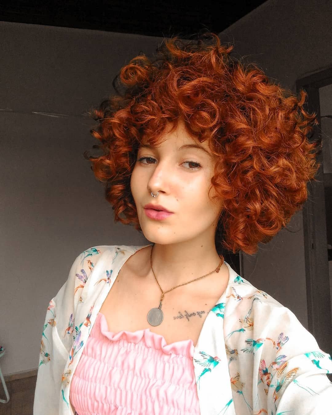 Короткие рыжие кудри