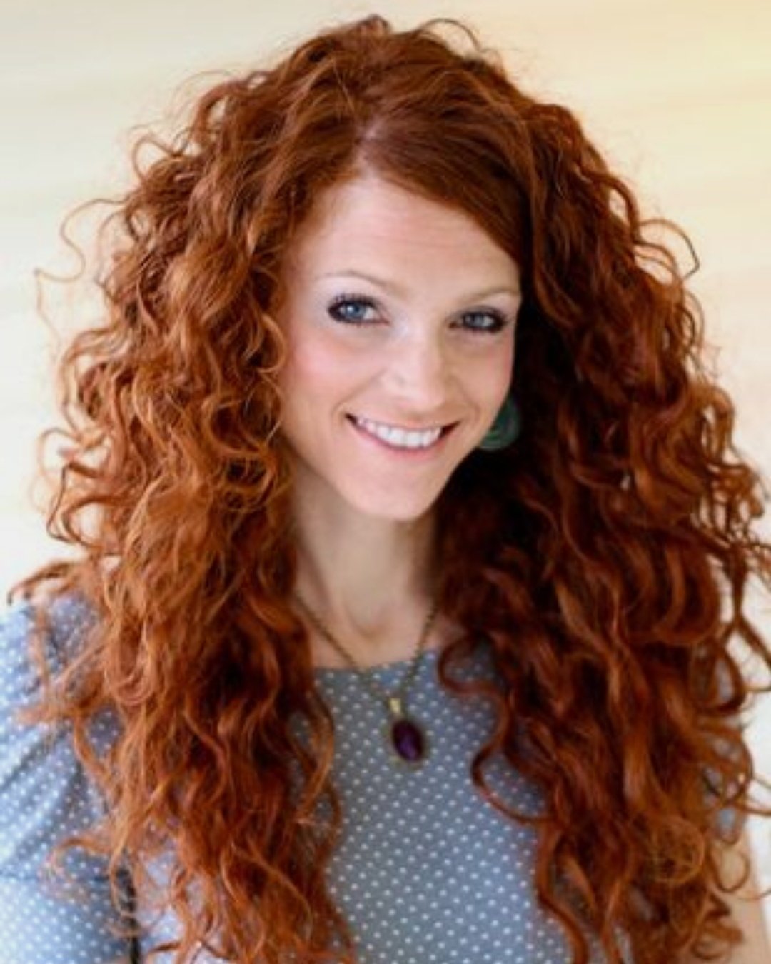 Стрижка на длинные рыжие кучерявые волосы