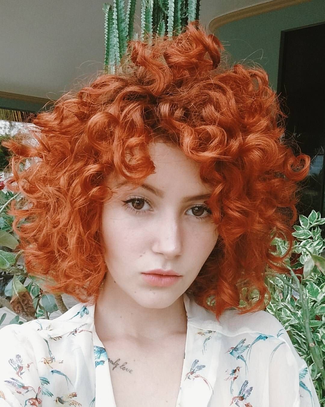 Рыжие кудрявые волосы