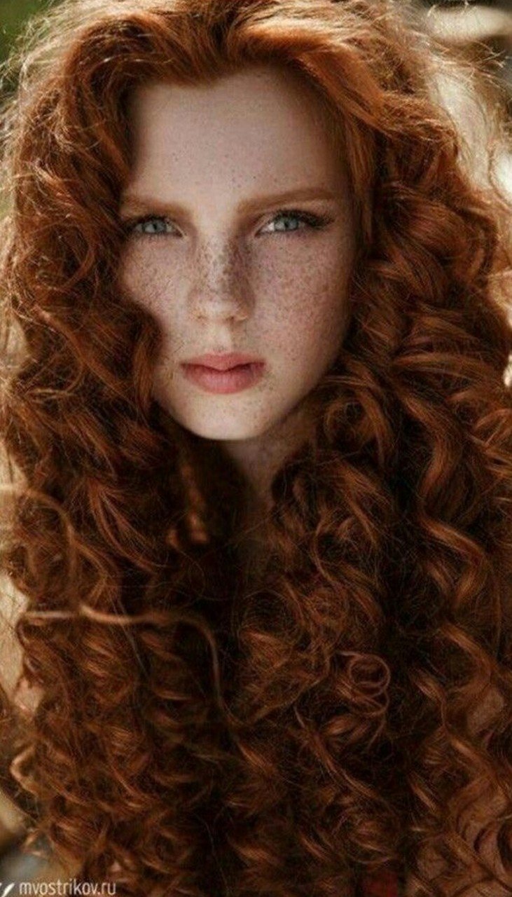 Полина Белявина рыжая кудряшка