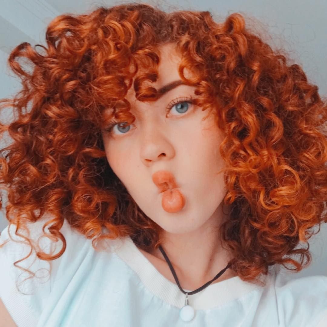 Короткие рыжие кудри