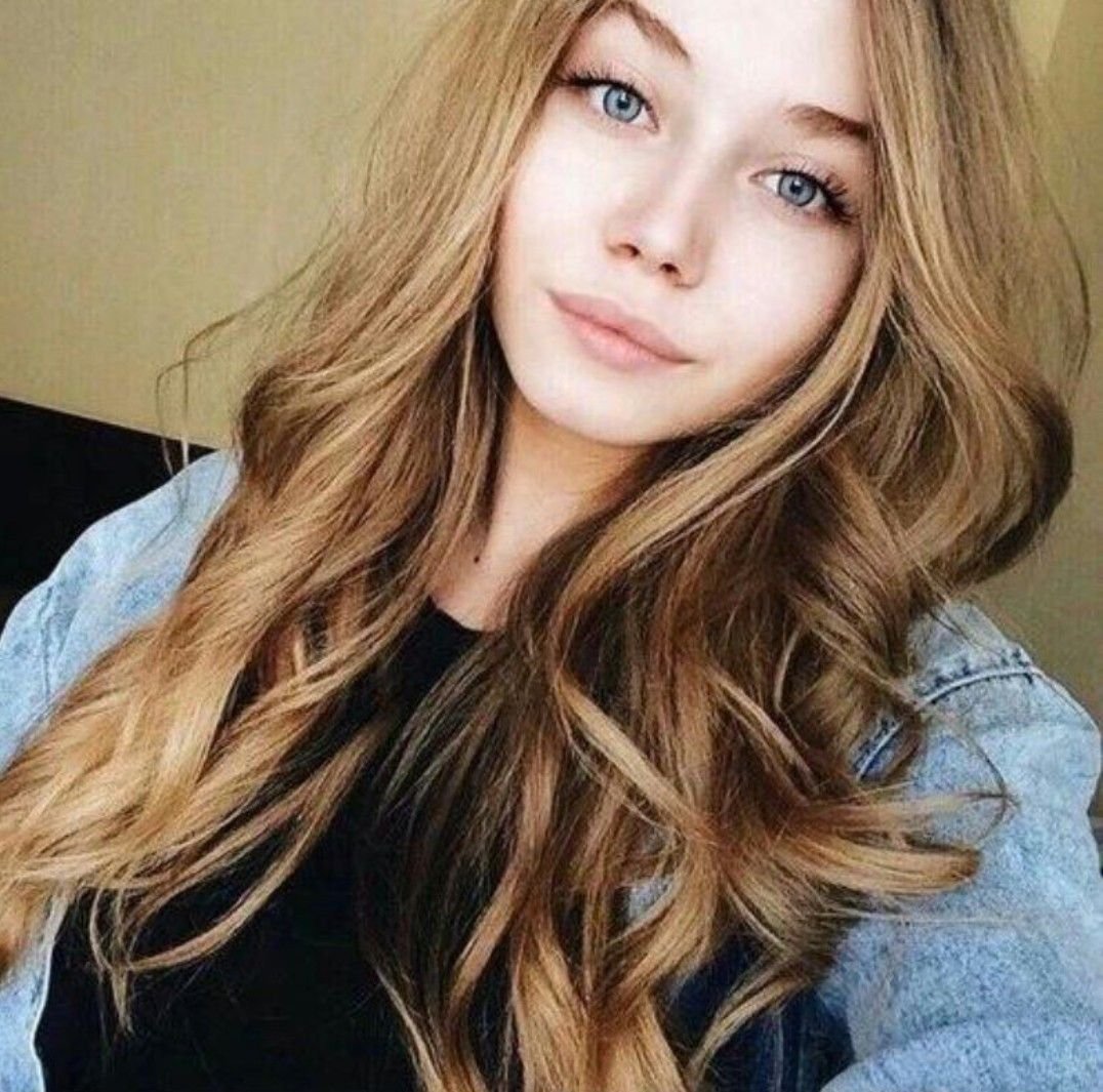 Красивые длинные светлые волосы