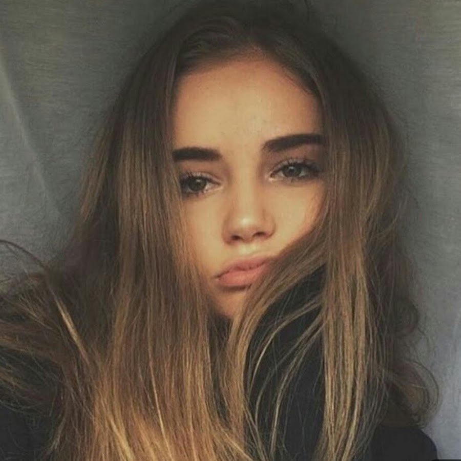 Русая девушка лицо