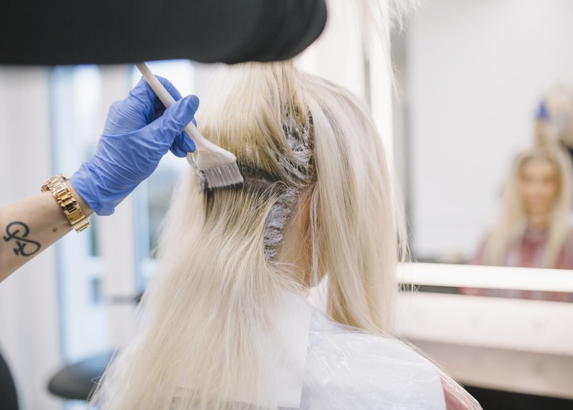 Окрашивание волос химическими красителями