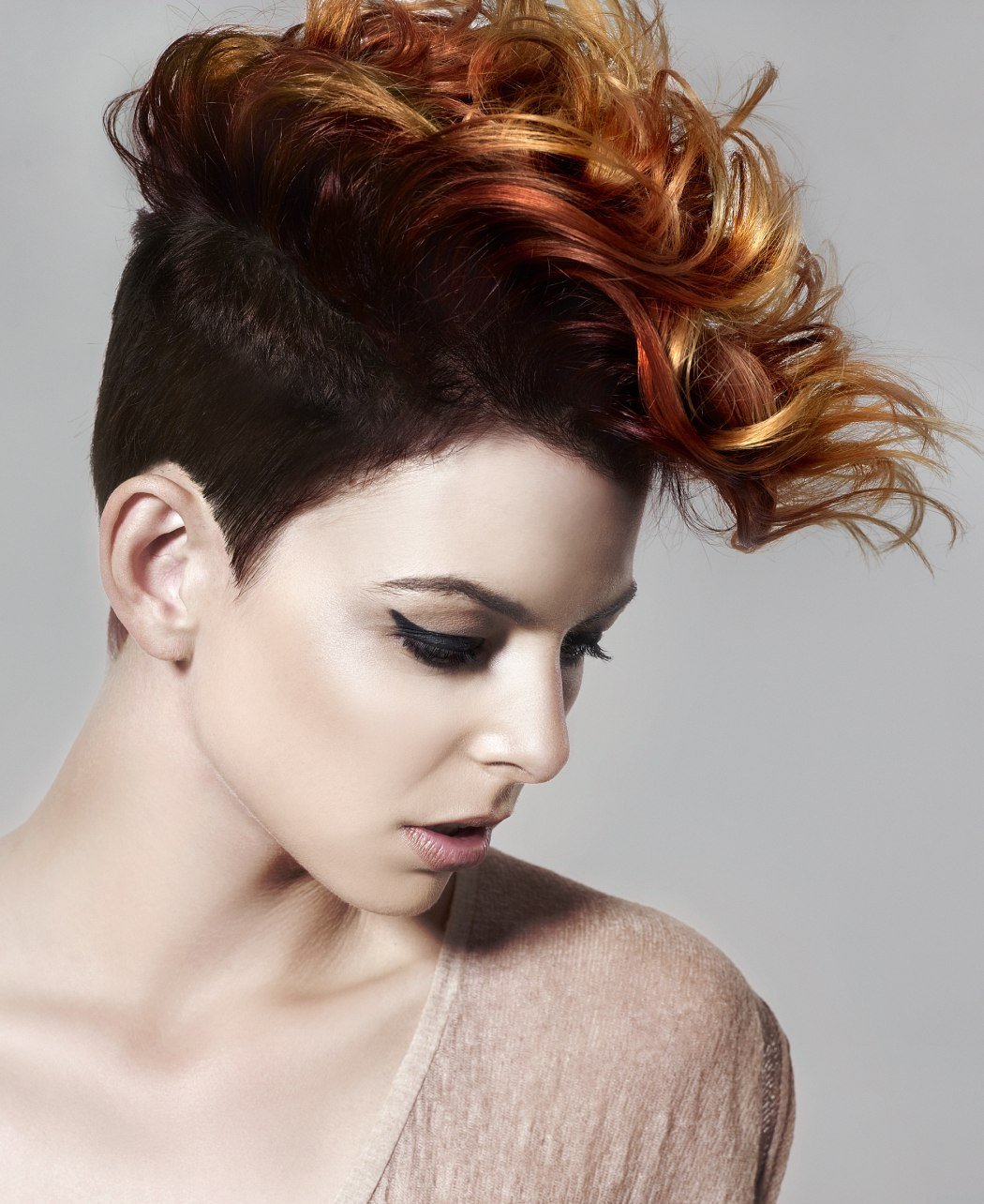 Ирокез на кудрявые волосы