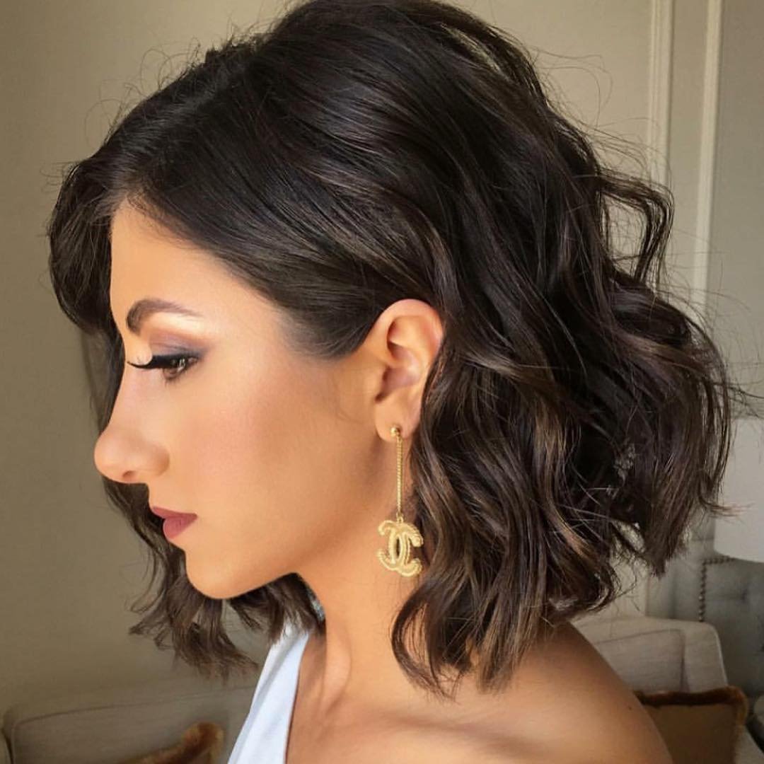 Собранные прически на короткие волосы