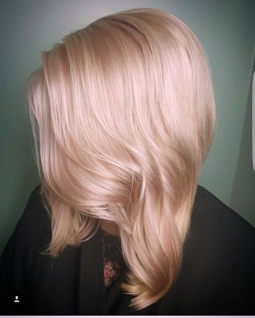 Красивый блонд с розовым оттенком