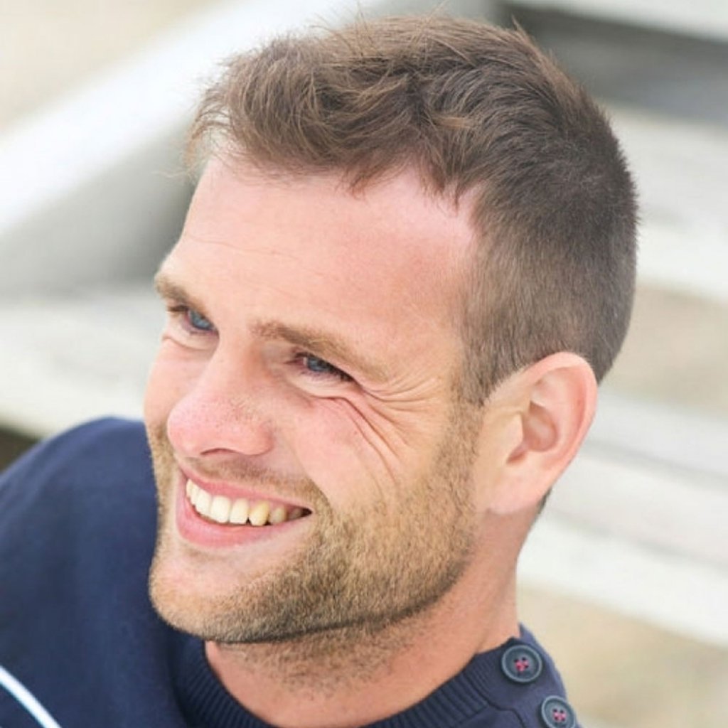 Короткие мужские стрижки с залысинами