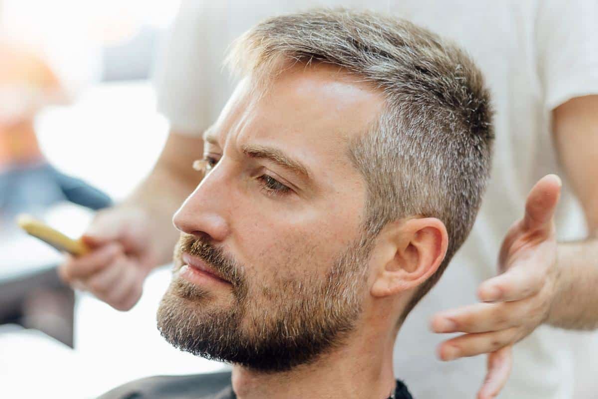 Короткая стрижка с бородой