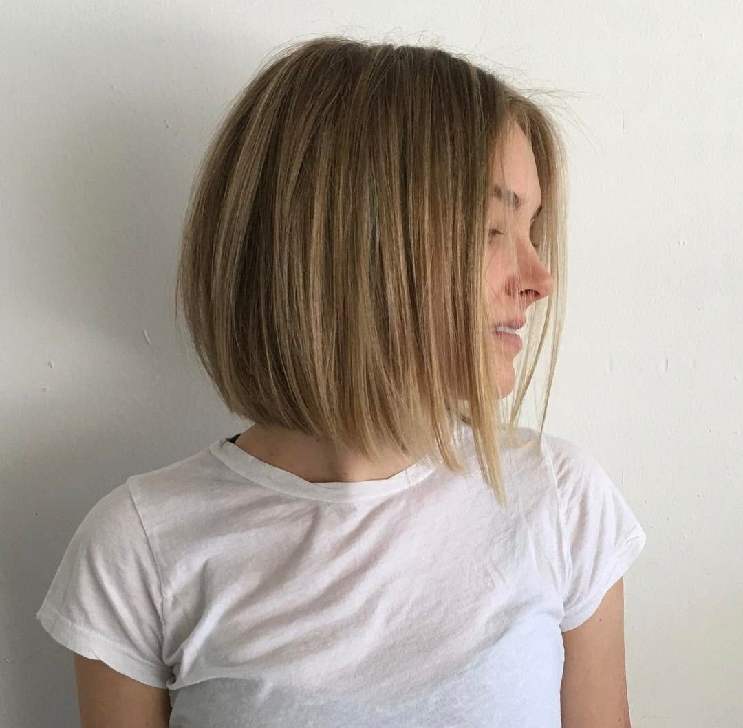 Стрижка до плеч с объемом