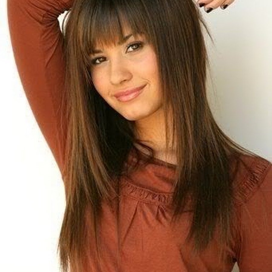 Стрижка на длинные черные волосы с челкой