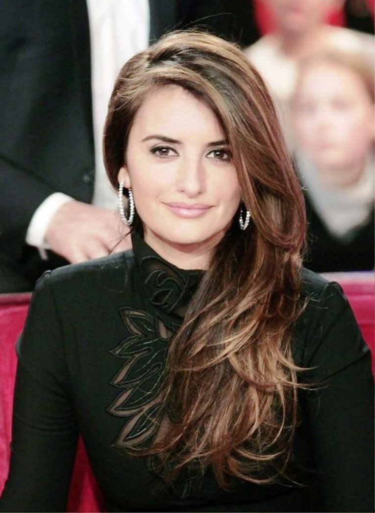 Нина Добрев стрижка