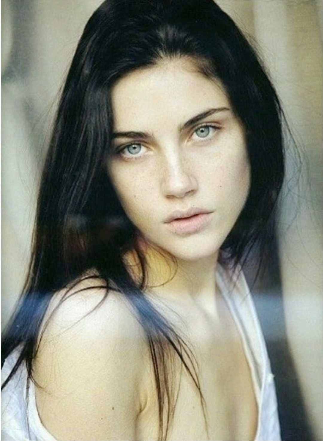 Девочка с голубыми глазами