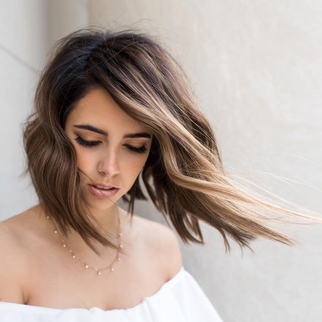 Осветленные пряди на коротких волосах