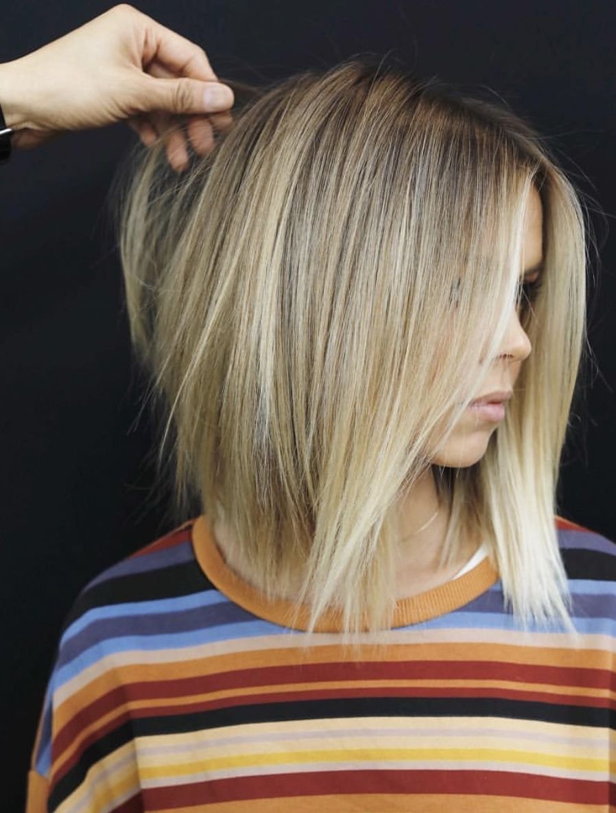 Удлиненное каре с осветленными прядями