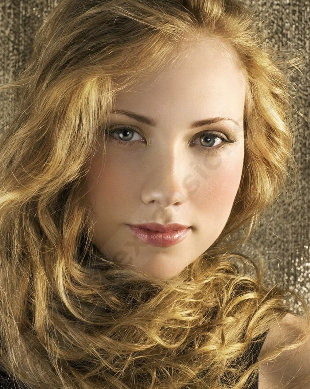 Золотистые волосы у девушек