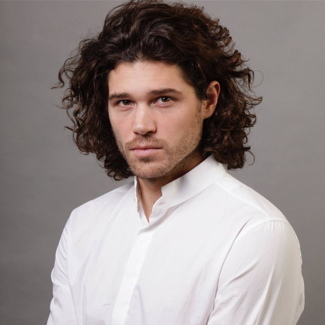 Длинная кудрявая прическа у мужчин