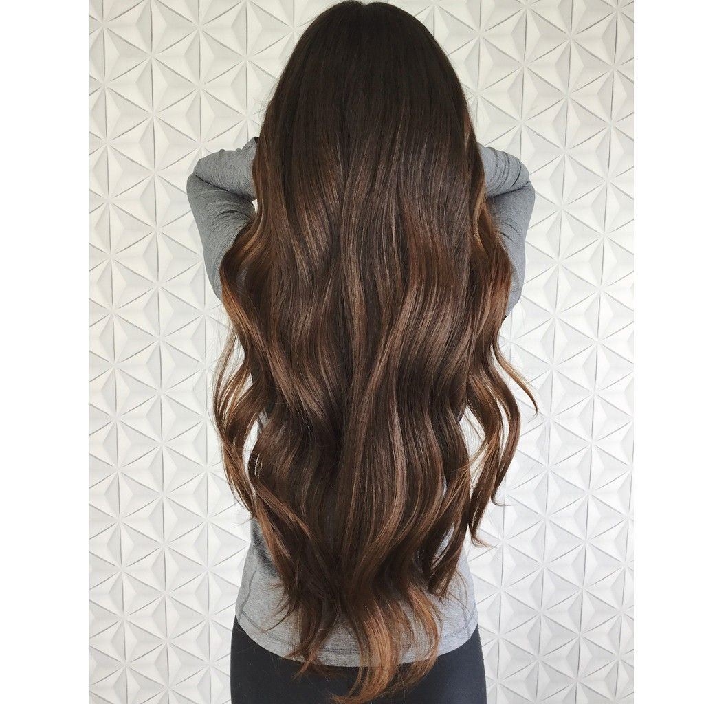 Густые длинные каштановые волосы