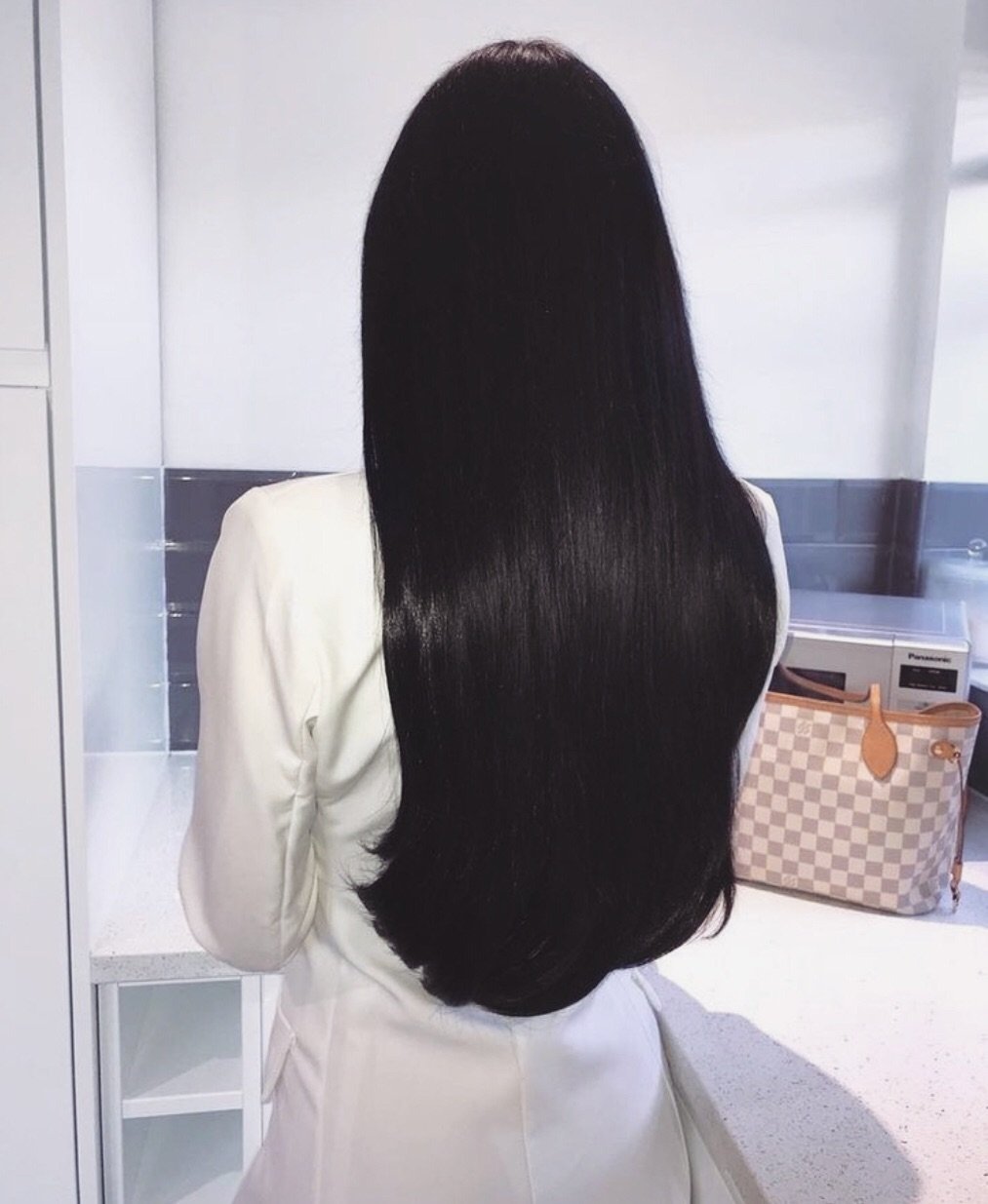 Длинные густые черные волосы