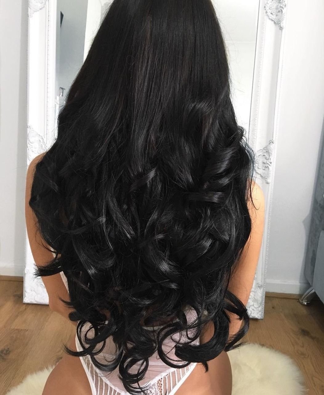 Красивые длинные темные волосы