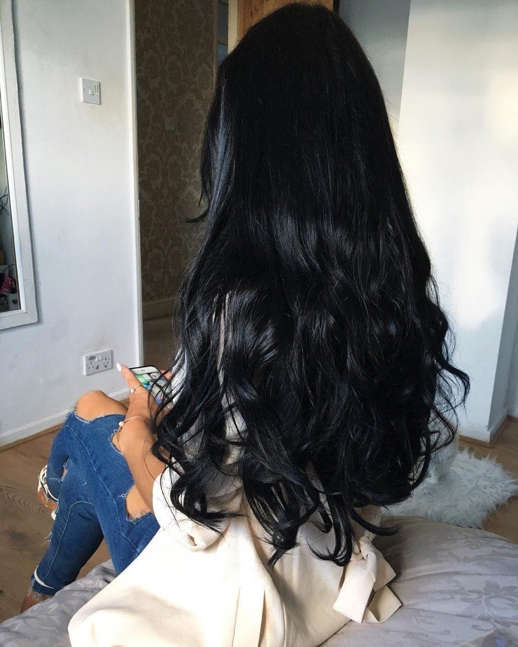 Густые каштановые волосы