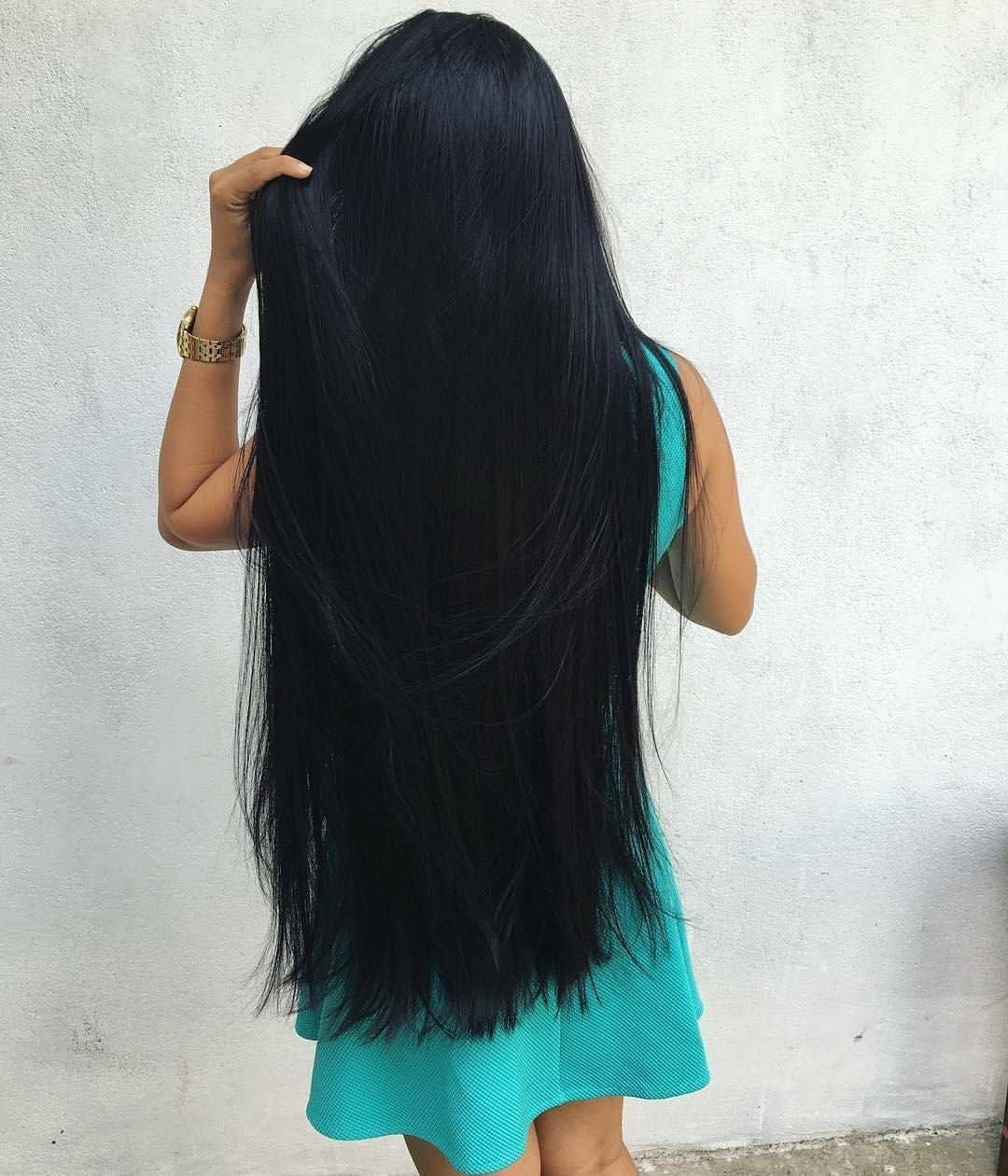 Длинные каштановые волосы со спины