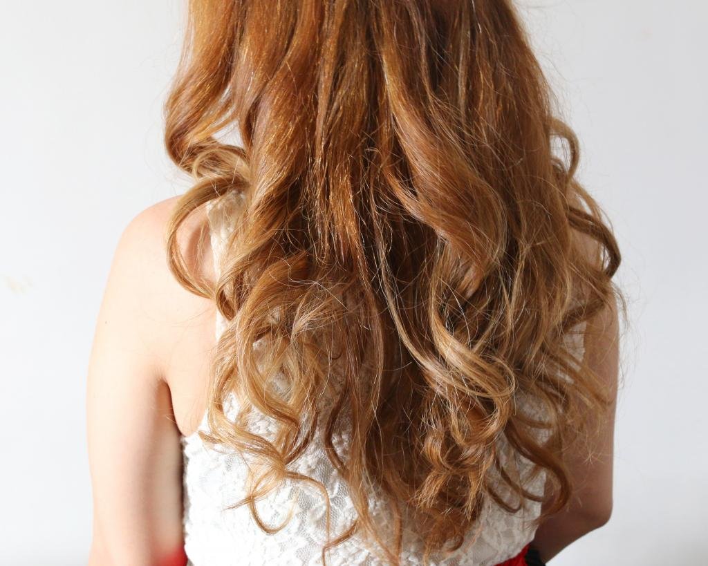 Завитые кончики волос