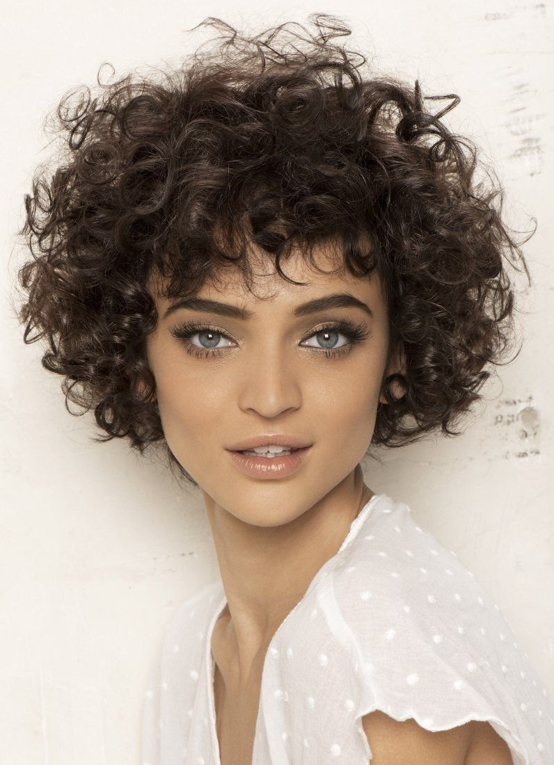 Curly Bob модель